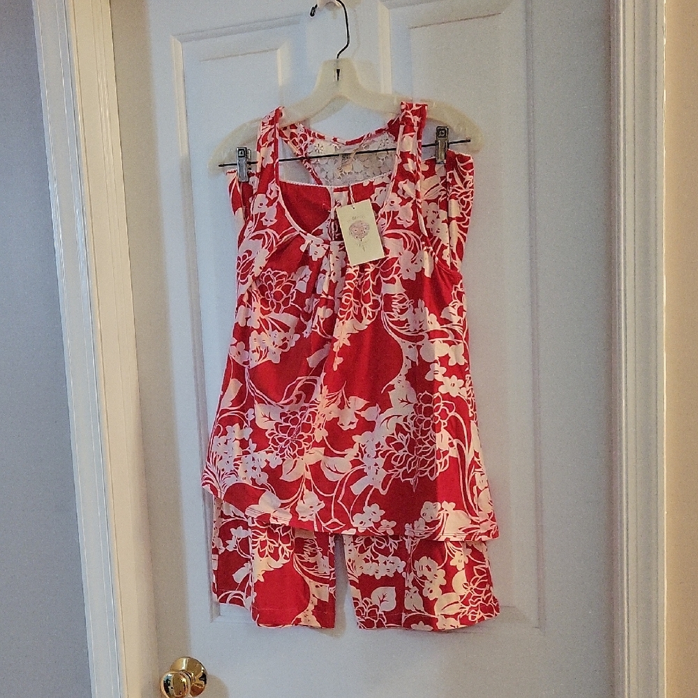 In Bloom Red Floral Tank And Cropped Pants Women's Sleepwear Set Medium